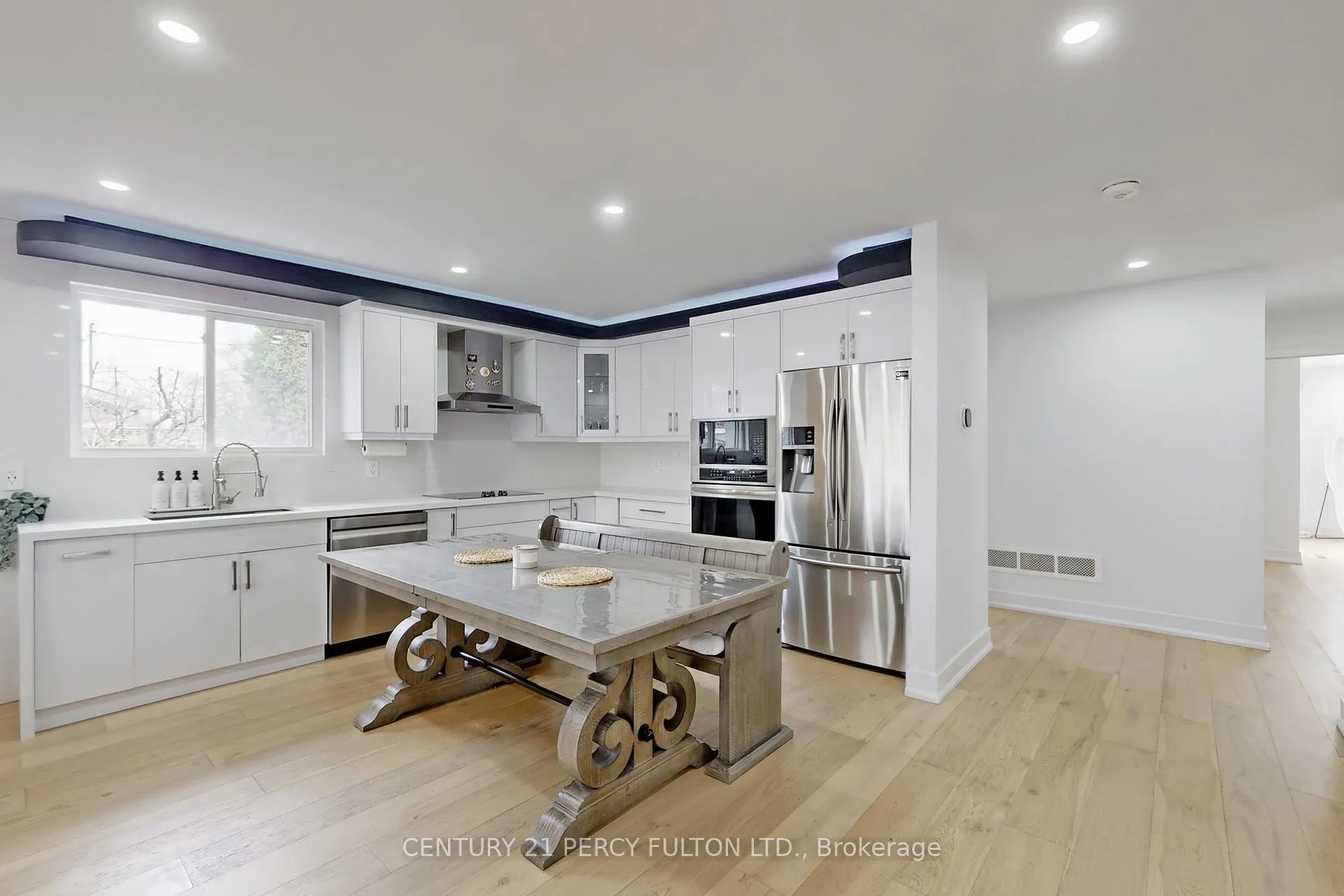 Photo 8 of 26 Farley Crescent, Etobicoke, Willowridge-Martingrove-Richview — HOMEH