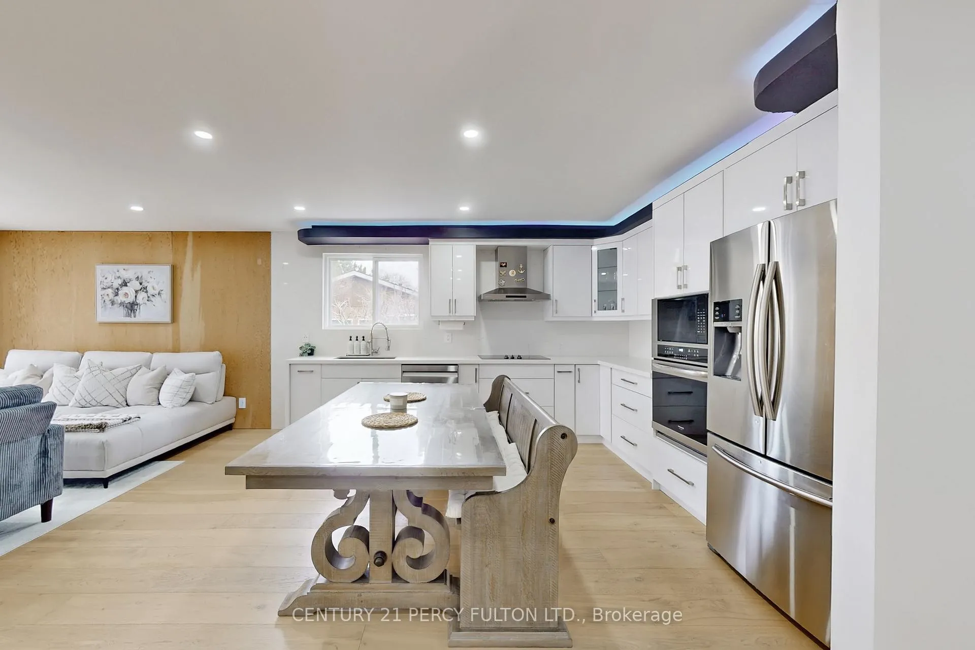 Photo 9 of 26 Farley Crescent, Etobicoke, Willowridge-Martingrove-Richview — HOMEH