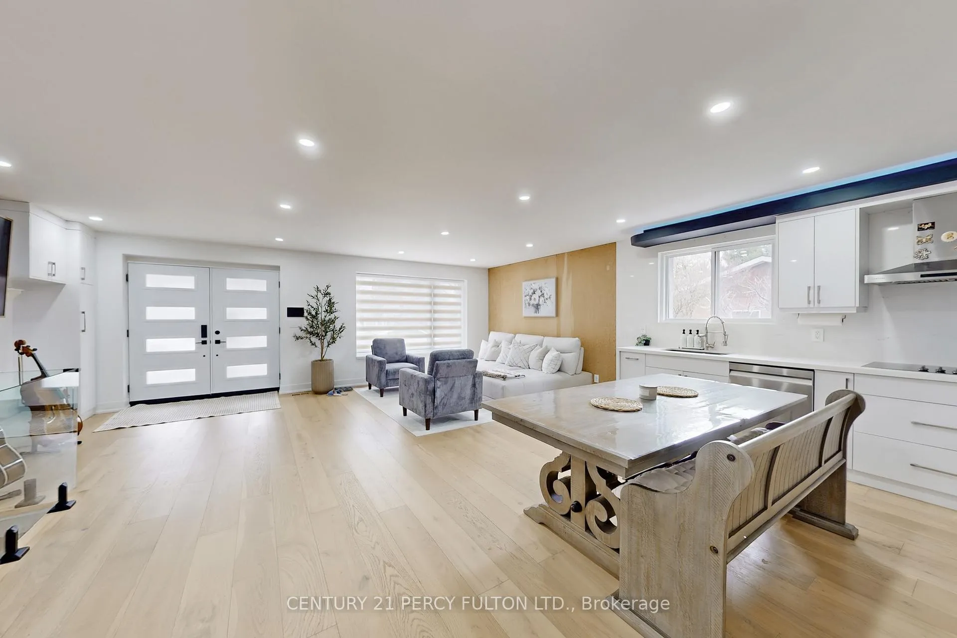 Photo 10 of 26 Farley Crescent, Etobicoke, Willowridge-Martingrove-Richview — HOMEH