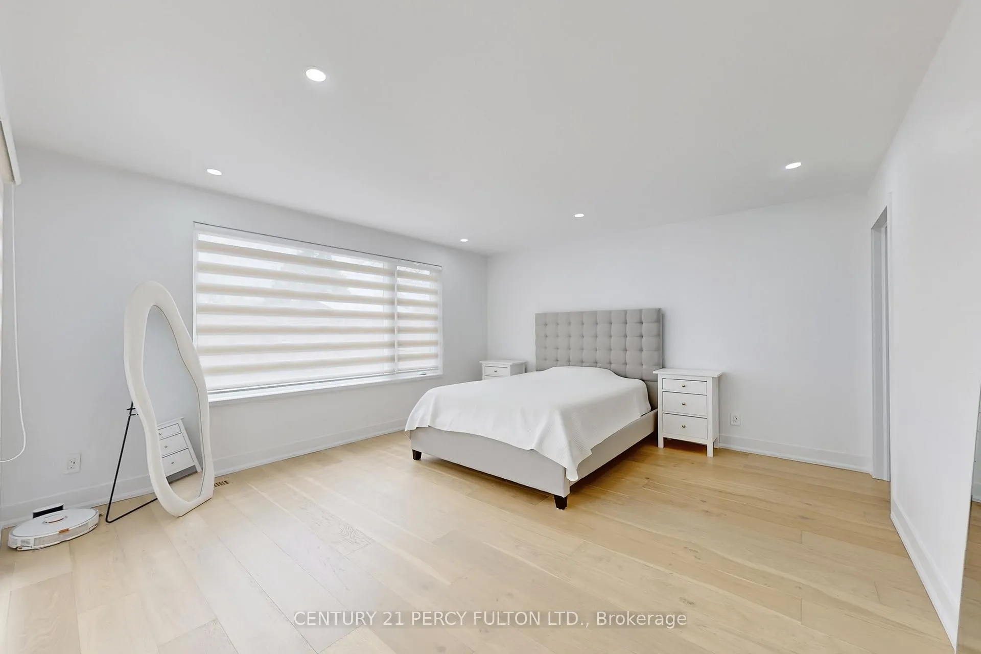 Photo 15 of 26 Farley Crescent, Etobicoke, Willowridge-Martingrove-Richview — HOMEH