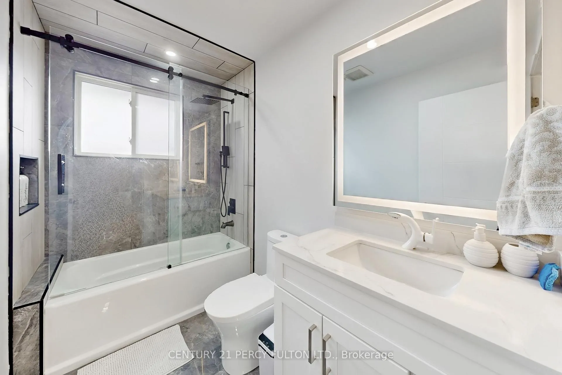 Photo 19 of 26 Farley Crescent, Etobicoke, Willowridge-Martingrove-Richview — HOMEH