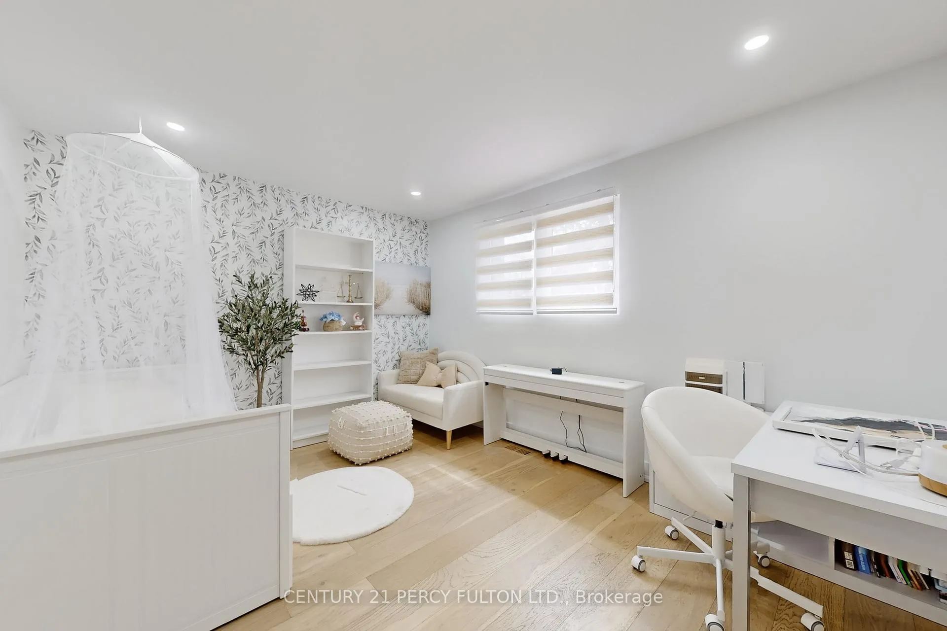 Photo 20 of 26 Farley Crescent, Etobicoke, Willowridge-Martingrove-Richview — HOMEH