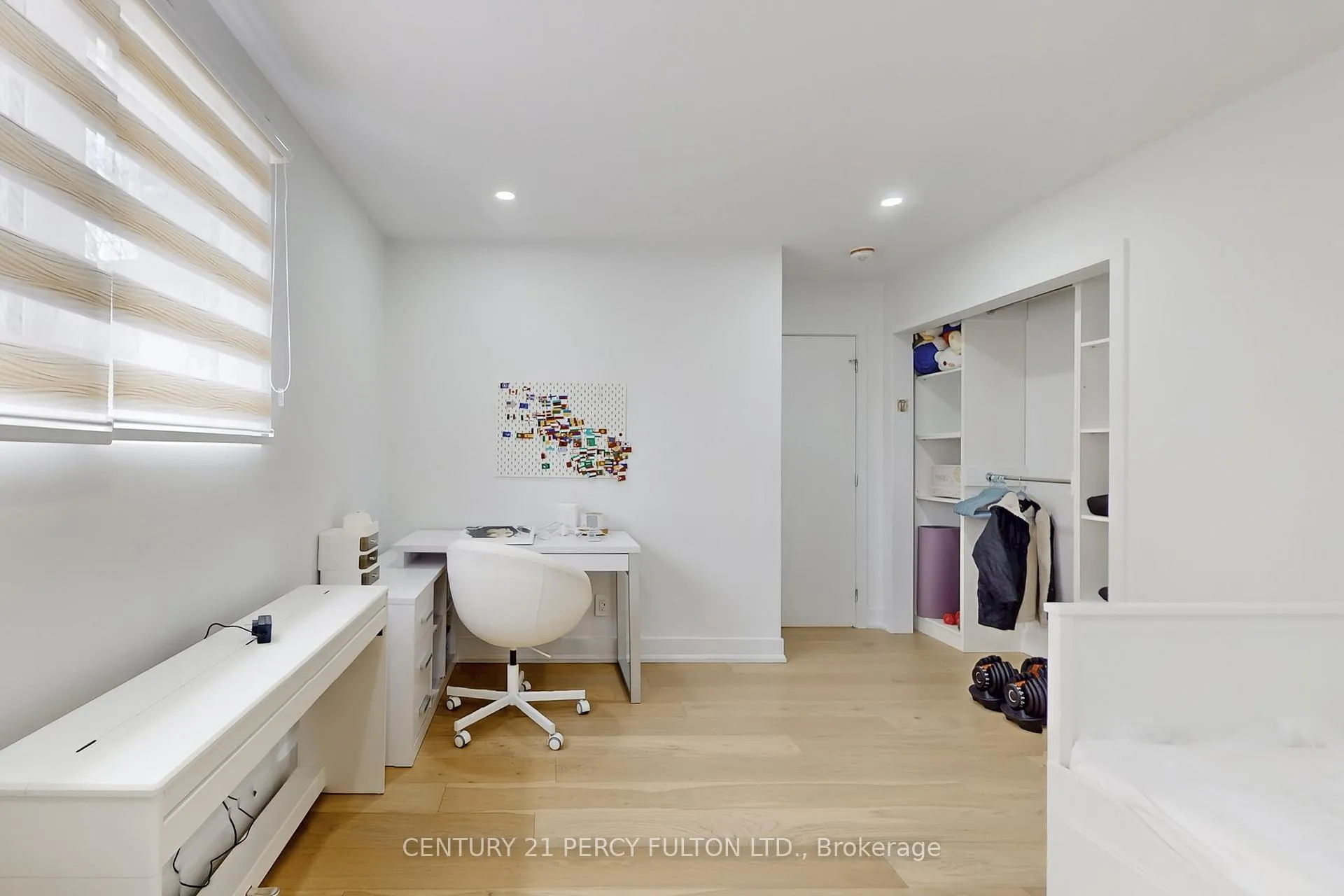 Photo 22 of 26 Farley Crescent, Etobicoke, Willowridge-Martingrove-Richview — HOMEH