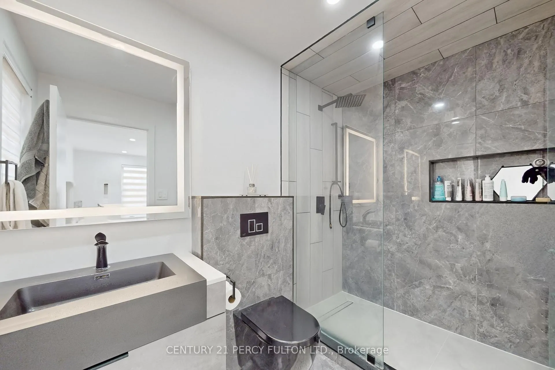 Photo 25 of 26 Farley Crescent, Etobicoke, Willowridge-Martingrove-Richview — HOMEH