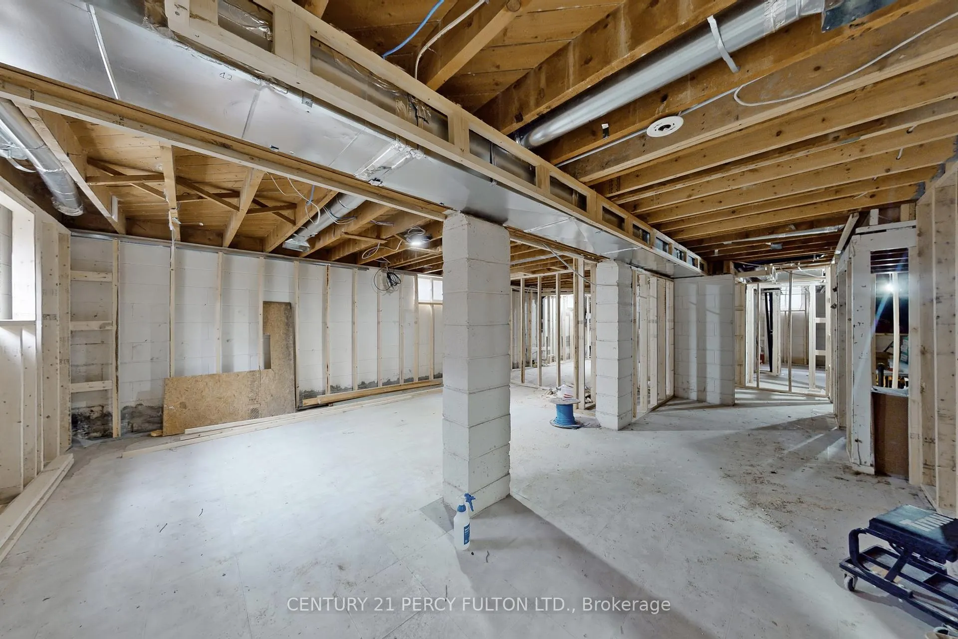 Photo 28 of 26 Farley Crescent, Etobicoke, Willowridge-Martingrove-Richview — HOMEH