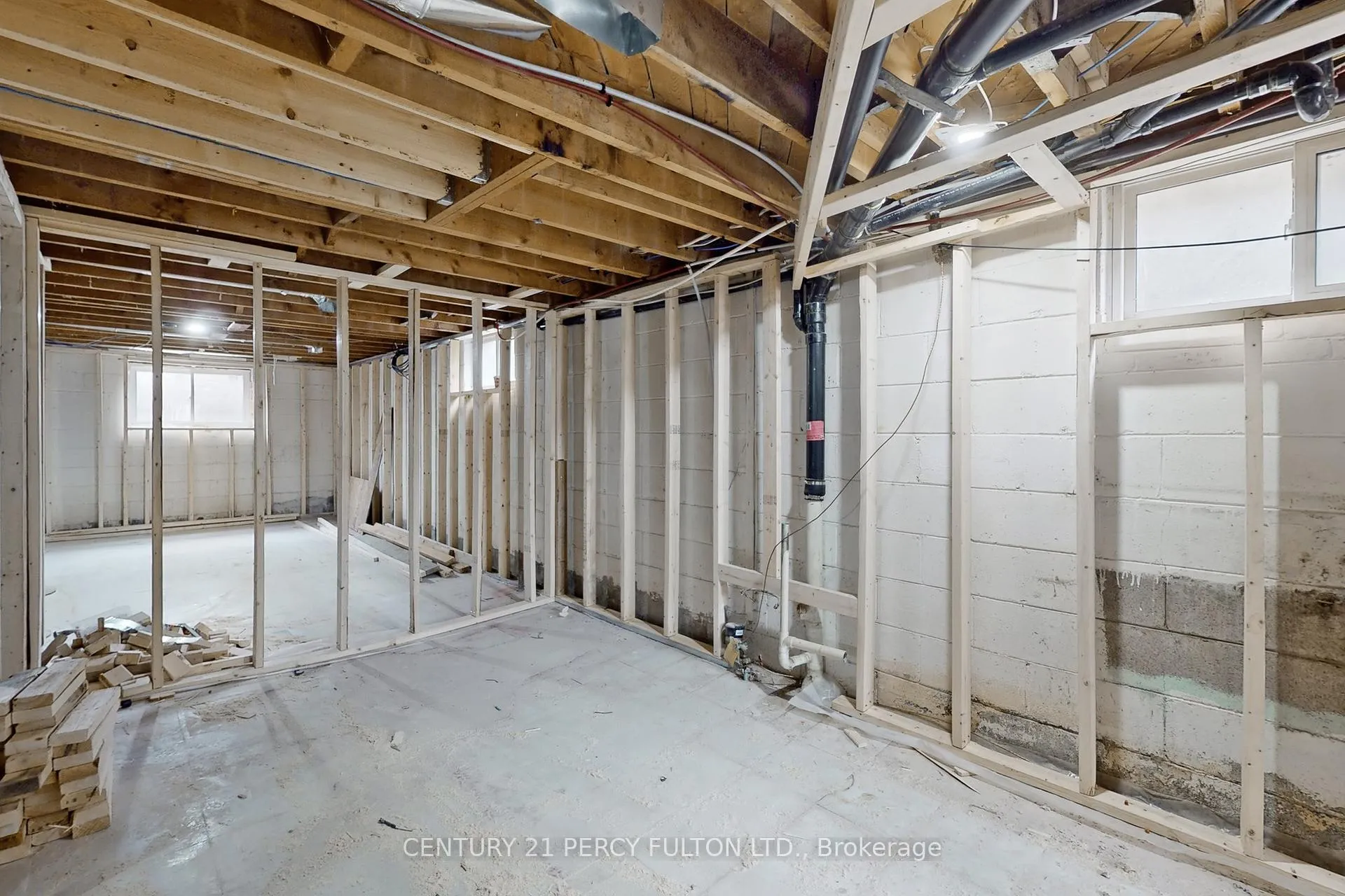 Photo 31 of 26 Farley Crescent, Etobicoke, Willowridge-Martingrove-Richview — HOMEH