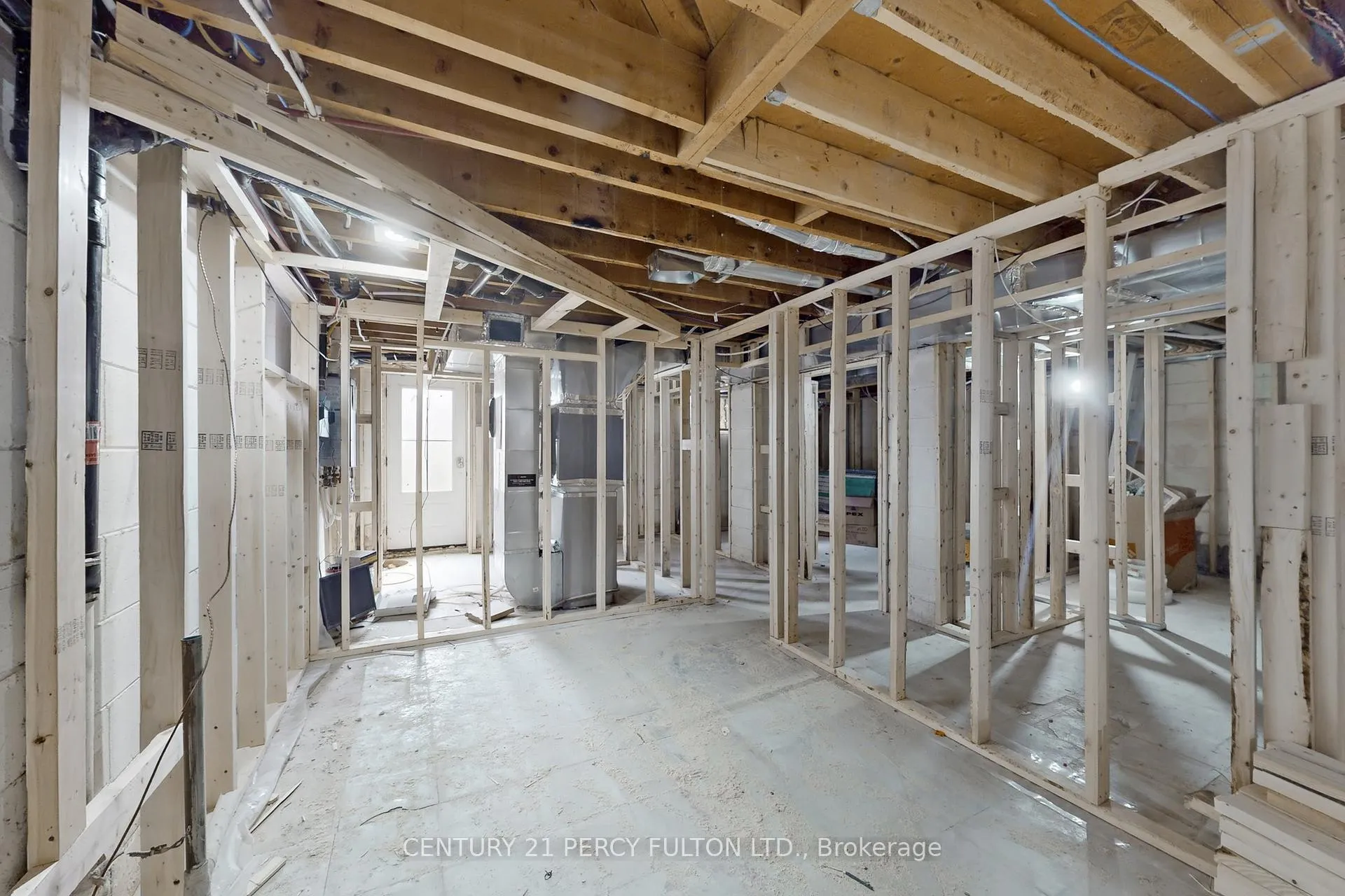 Photo 32 of 26 Farley Crescent, Etobicoke, Willowridge-Martingrove-Richview — HOMEH