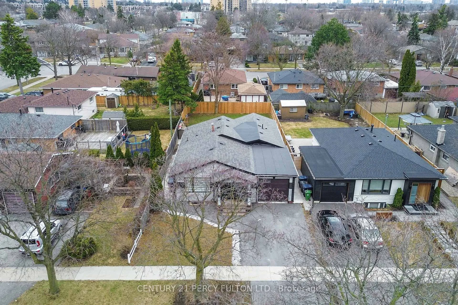 Photo 42 of 26 Farley Crescent, Etobicoke, Willowridge-Martingrove-Richview — HOMEH