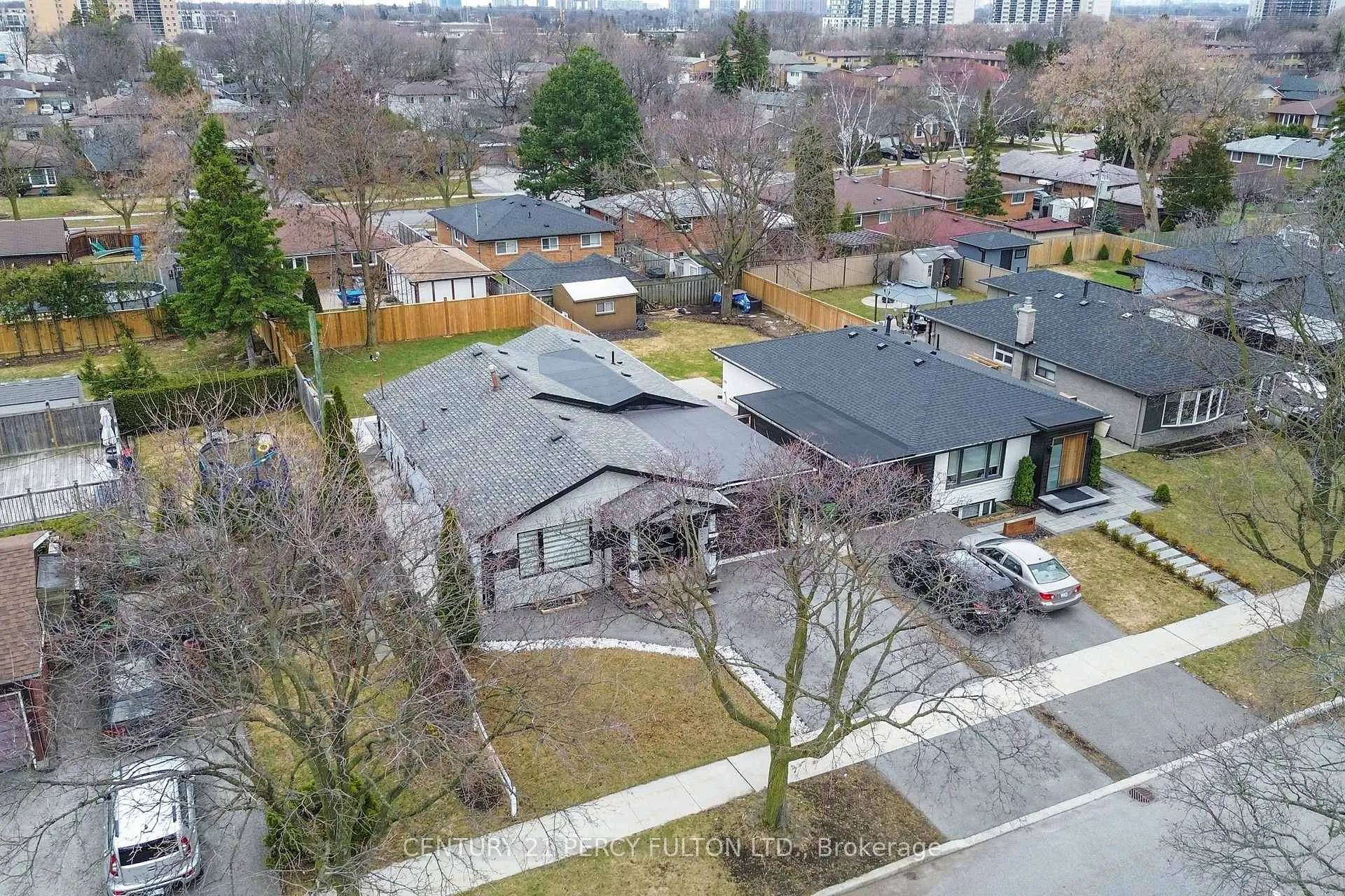Photo 43 of 26 Farley Crescent, Etobicoke, Willowridge-Martingrove-Richview — HOMEH