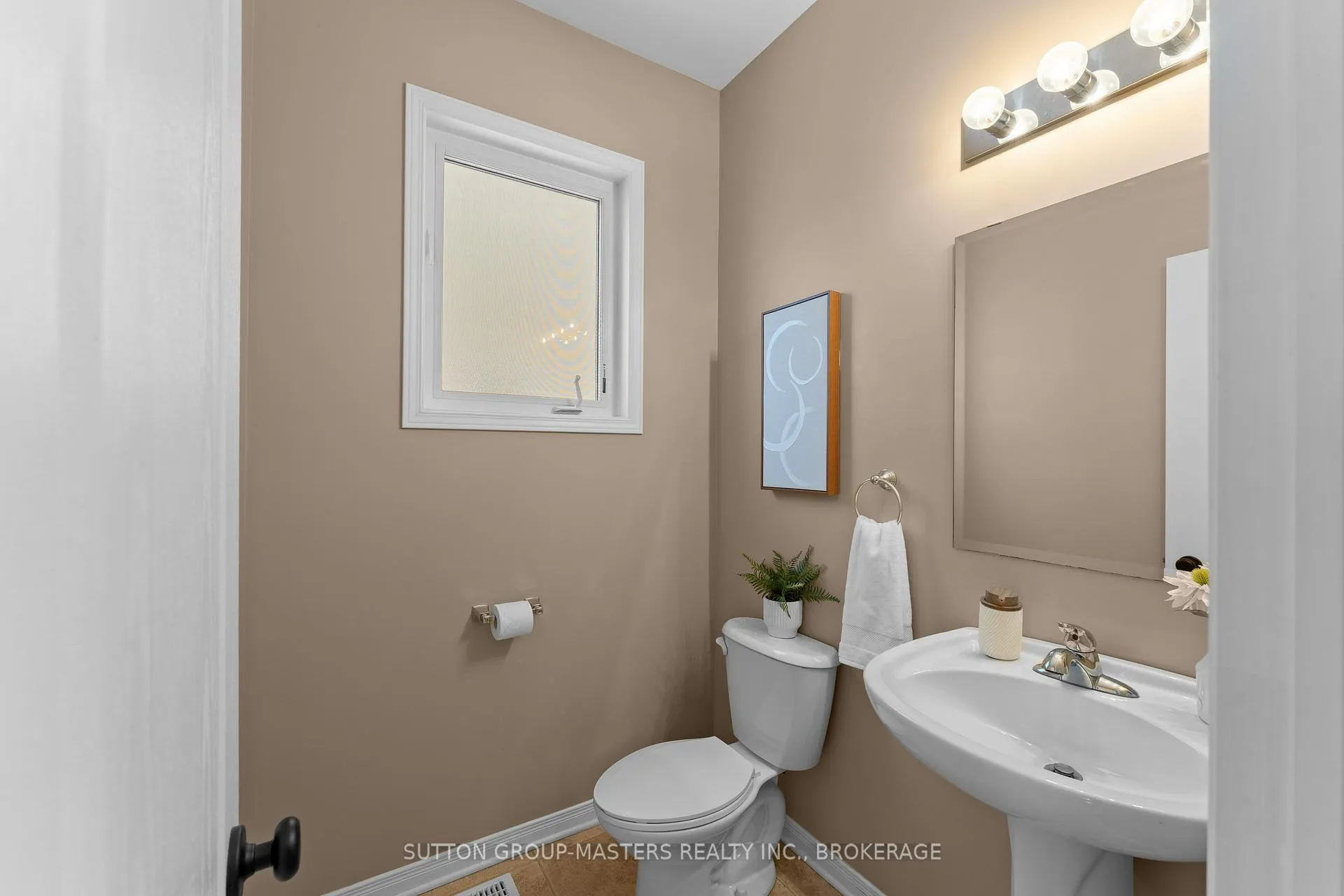 Photo 6 of 1606 Crimson Crescent, Kingston, City Northwest — HOMEH