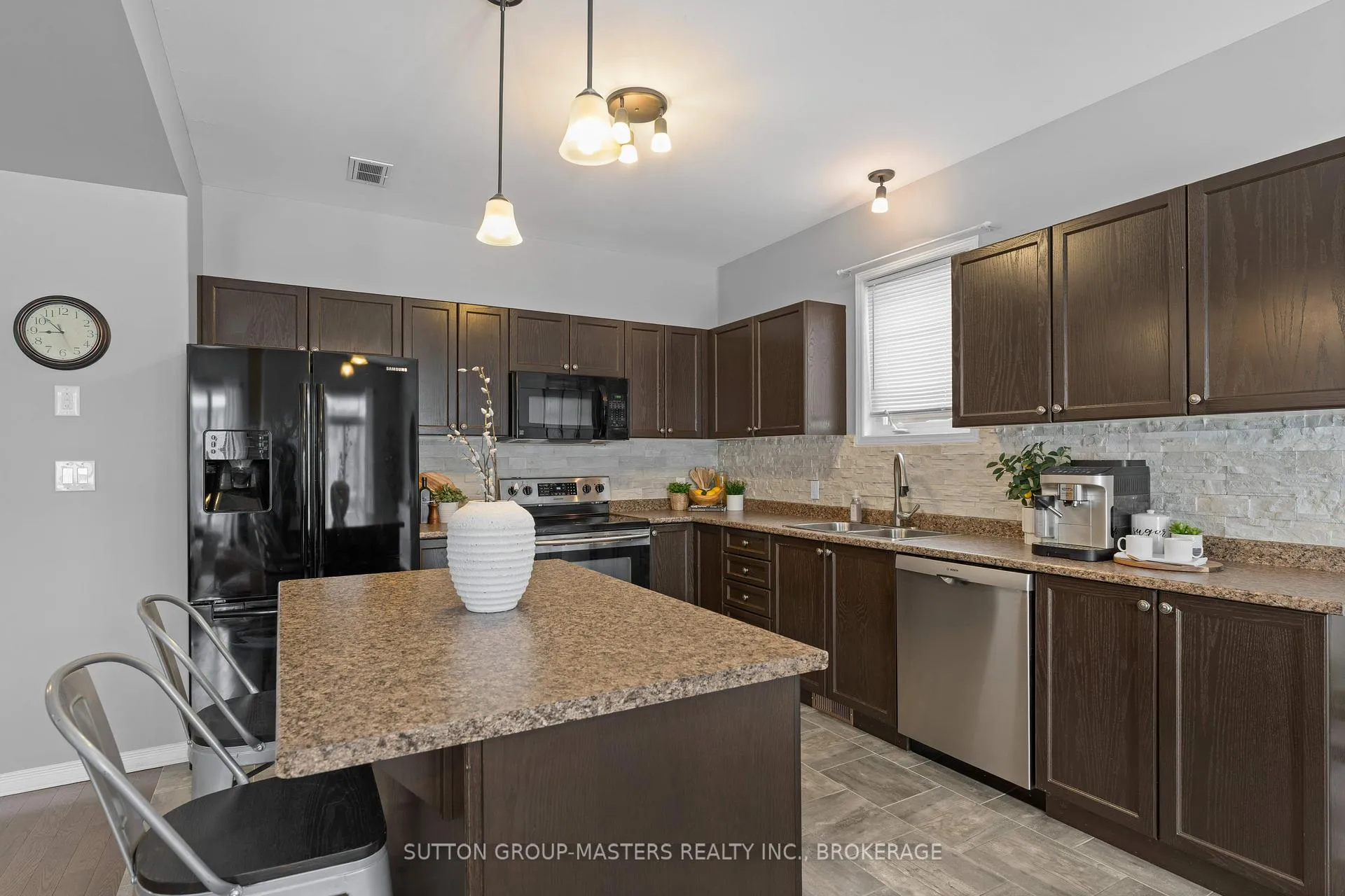 Photo 10 of 1606 Crimson Crescent, Kingston, City Northwest — HOMEH