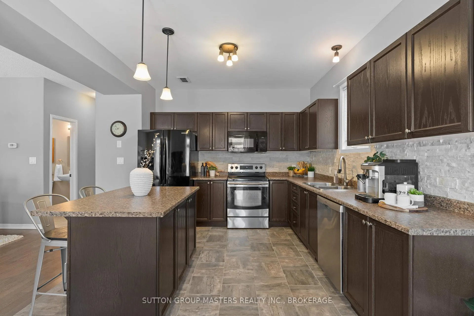 Photo 11 of 1606 Crimson Crescent, Kingston, City Northwest — HOMEH