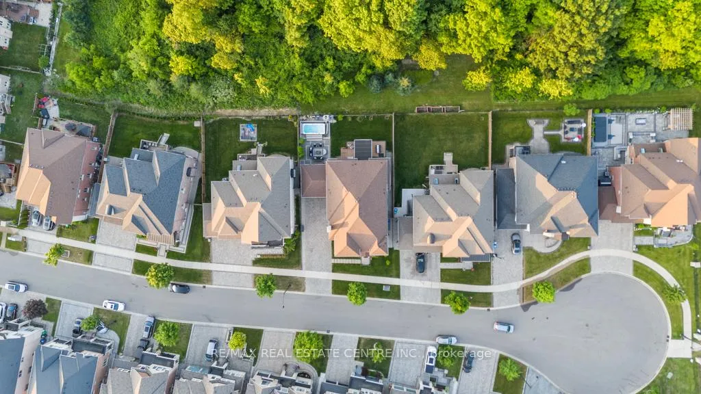 Photo 4 of 10 Crown Forest Court, Brampton, Bram West — HOMEH