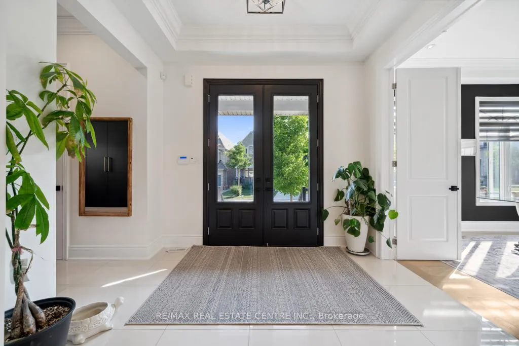 Photo 6 of 10 Crown Forest Court, Brampton, Bram West — HOMEH