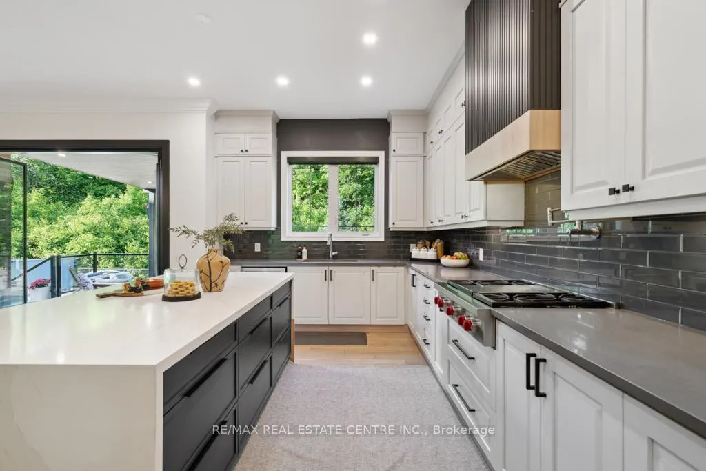 Photo 14 of 10 Crown Forest Court, Brampton, Bram West — HOMEH