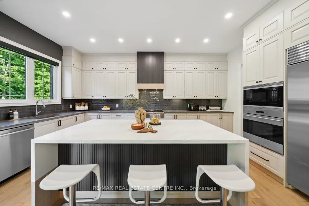 Photo 16 of 10 Crown Forest Court, Brampton, Bram West — HOMEH