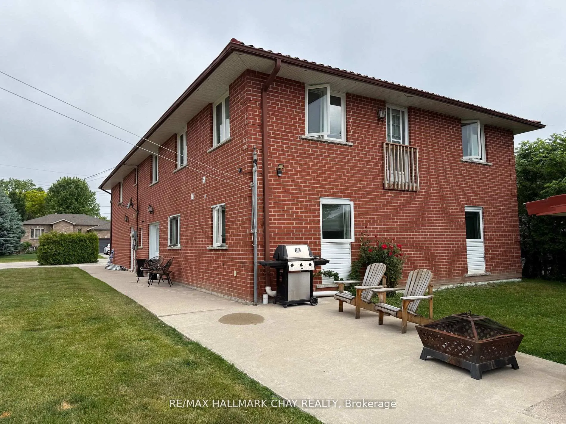 Photo 2 of Unit B, 893B Frederick Street, Innisfil, Rural Innisfil — HOMEH