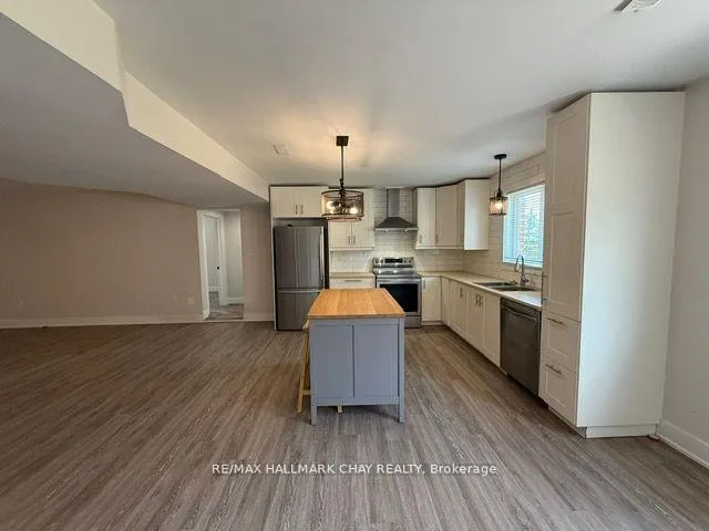 Photo 5 of Unit B, 893B Frederick Street, Innisfil, Rural Innisfil — HOMEH