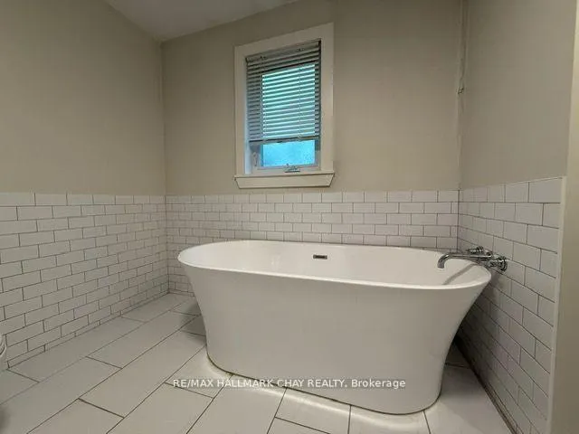 Photo 15 of Unit B, 893B Frederick Street, Innisfil, Rural Innisfil — HOMEH
