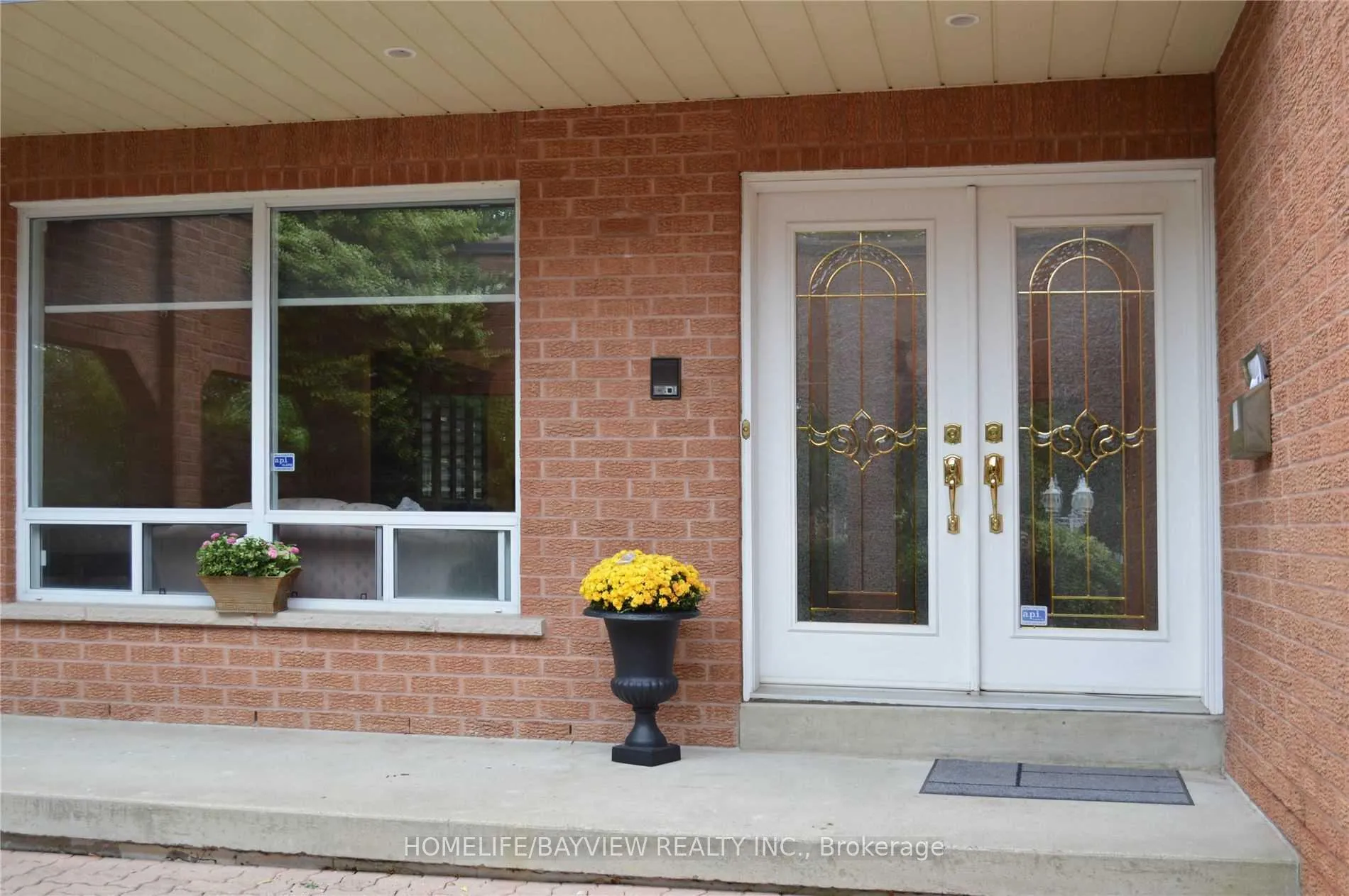 Photo 2 of 23 Arrowhead Drive, Vaughan, East Woodbridge — HOMEH