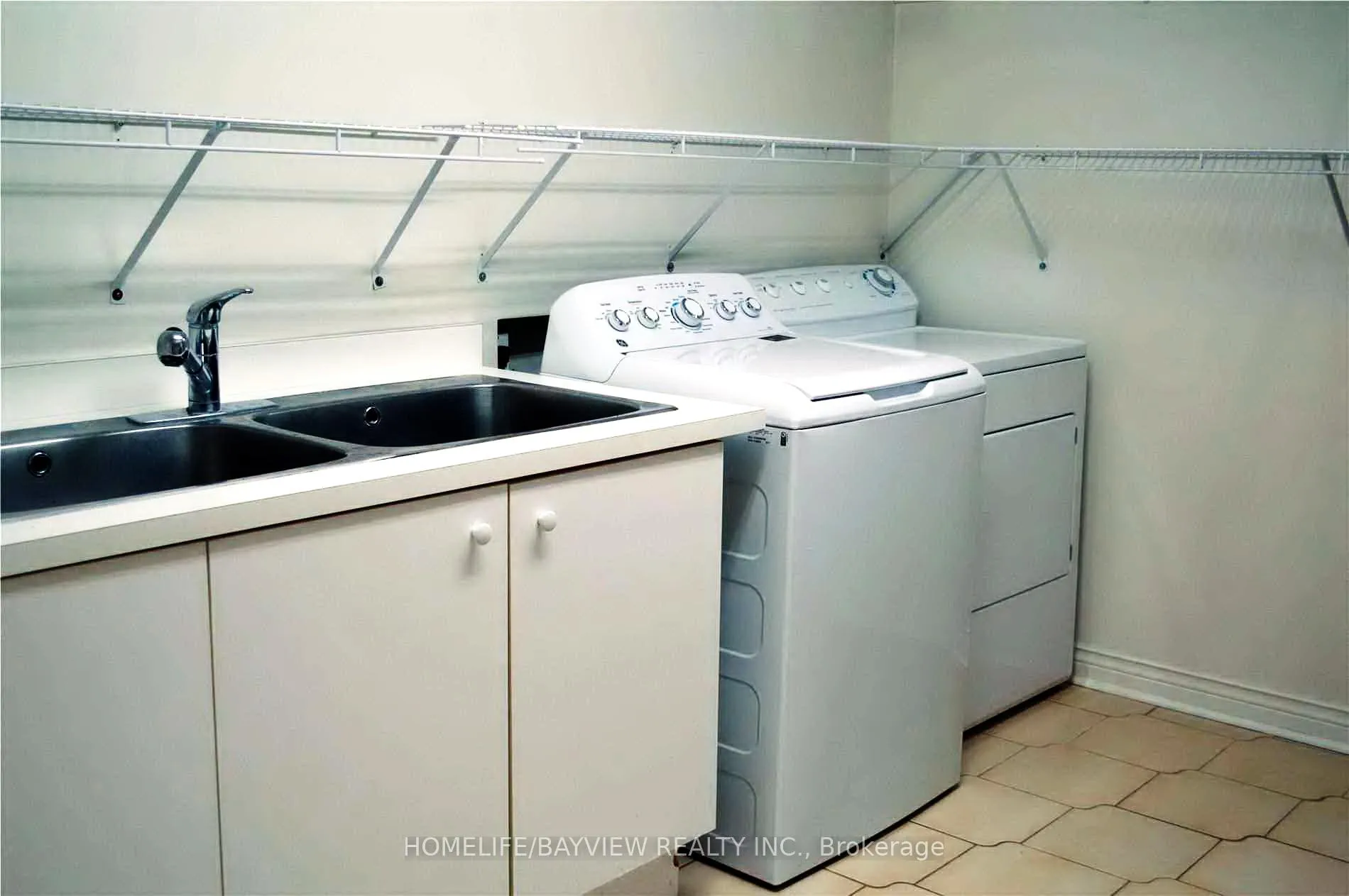 Photo 25 of 23 Arrowhead Drive, Vaughan, East Woodbridge — HOMEH