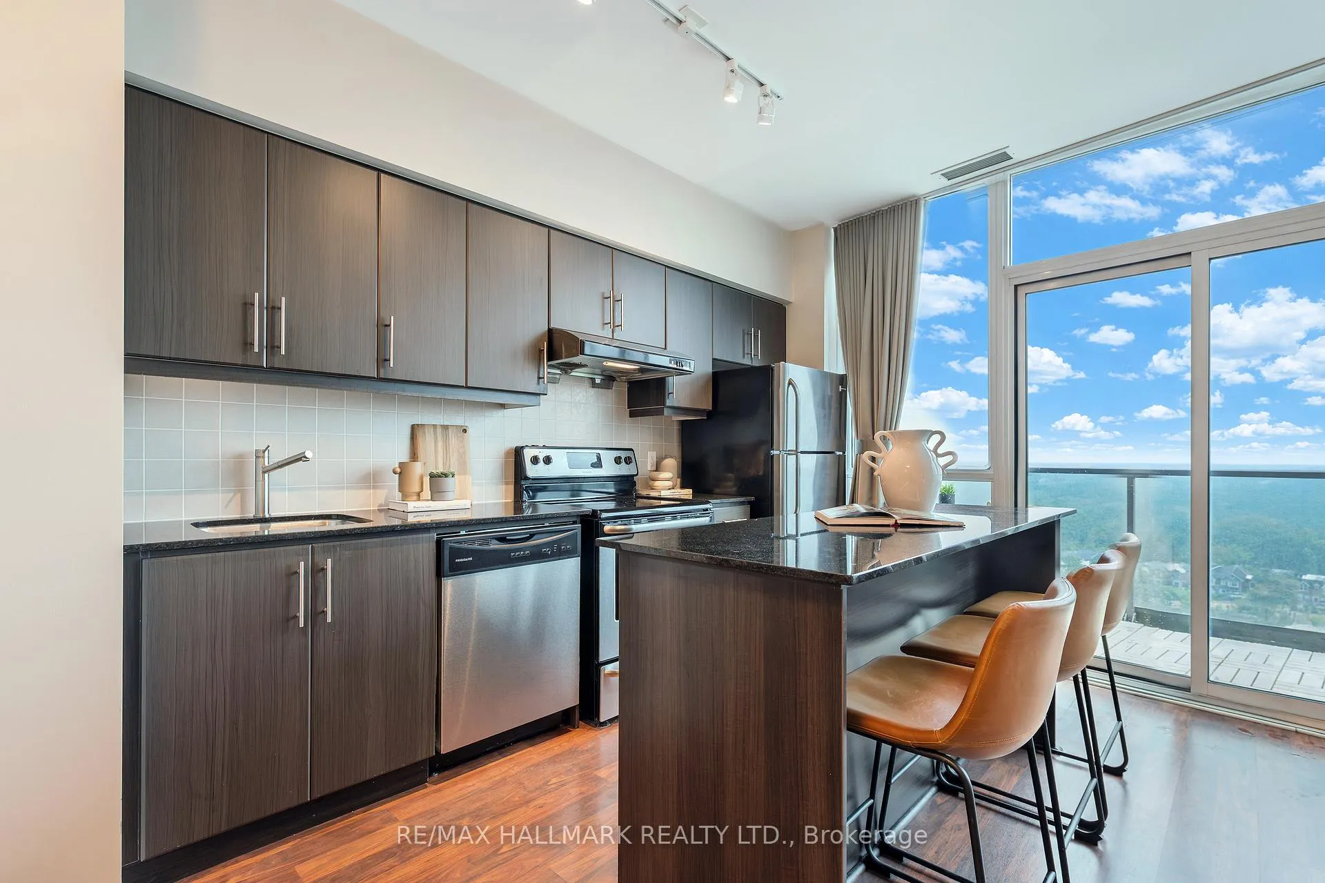 Photo 12 of Unit PH2, 35 Brian Peck Crescent, Toronto, Thorncliffe Park — HOMEH
