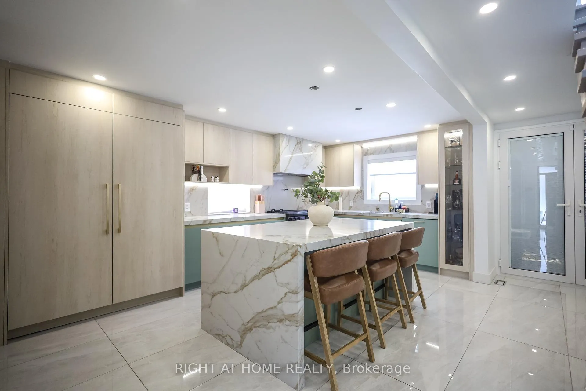 Photo 6 of 11 Sparta Road, North York, Maple Leaf — HOMEH