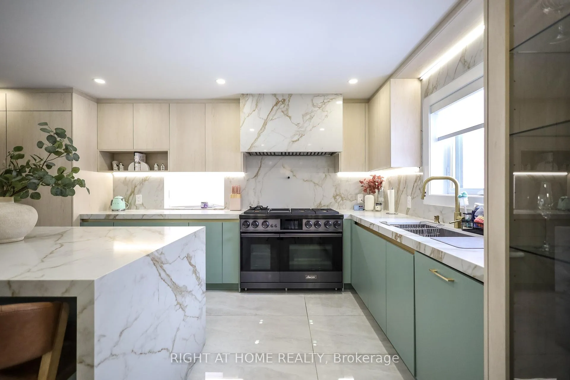 Photo 7 of 11 Sparta Road, North York, Maple Leaf — HOMEH