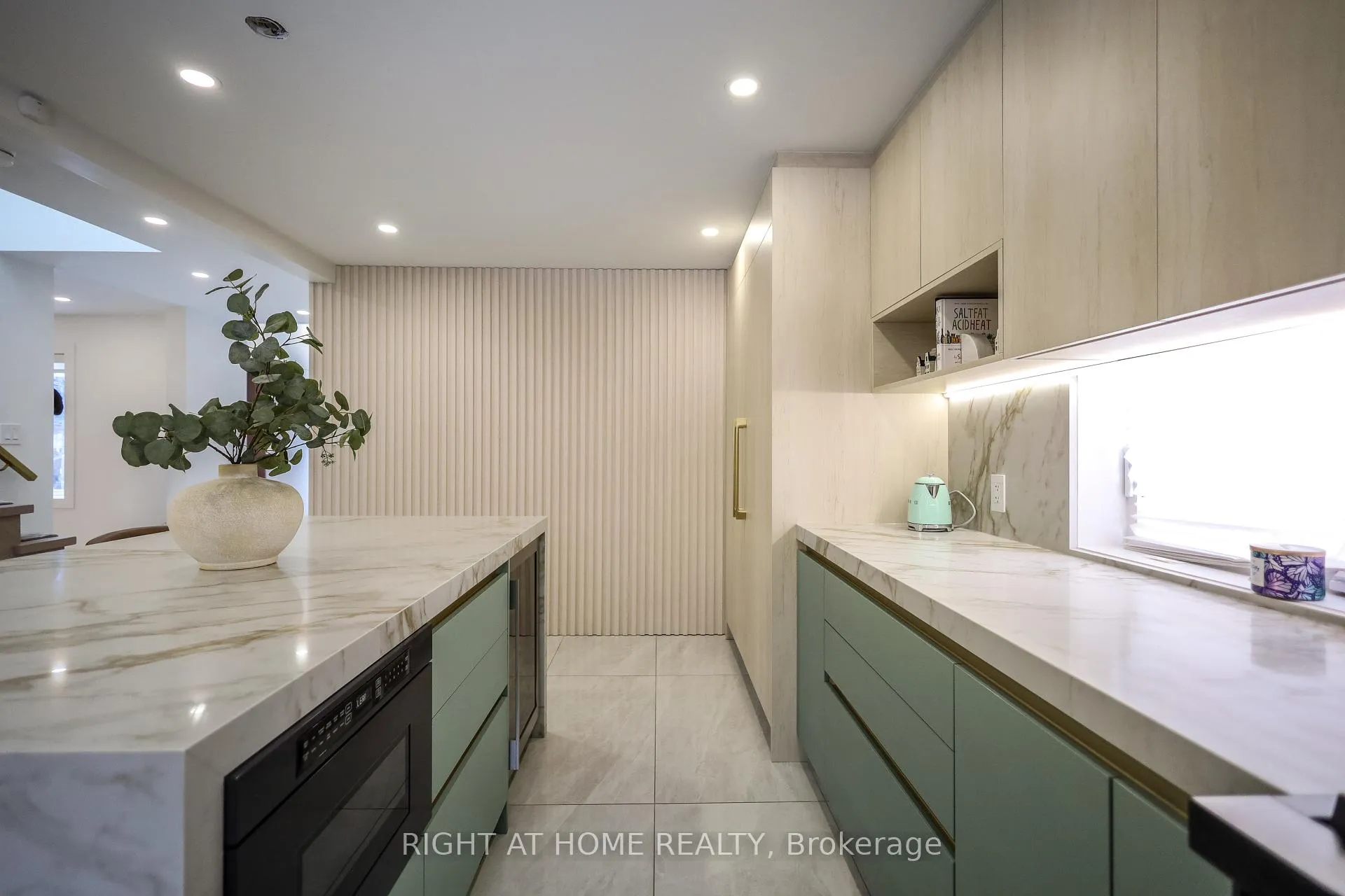 Photo 11 of 11 Sparta Road, North York, Maple Leaf — HOMEH