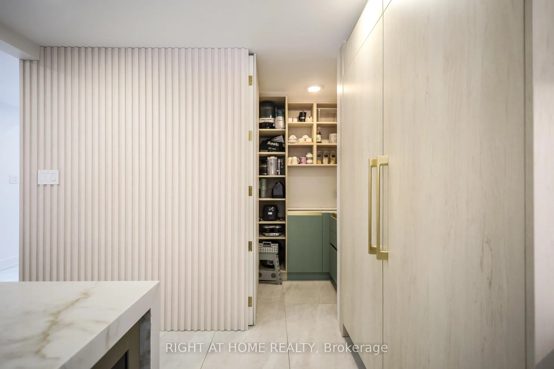 Photo 13 of 11 Sparta Road, North York, Maple Leaf — HOMEH