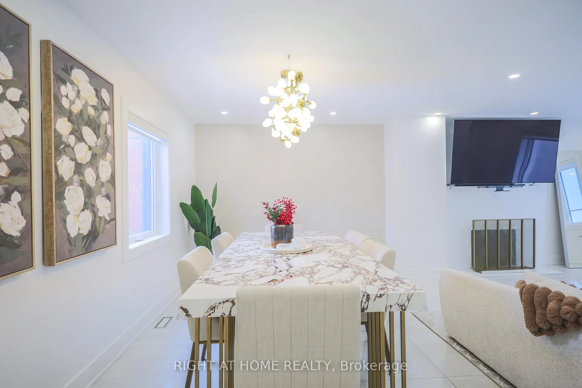 Photo 15 of 11 Sparta Road, North York, Maple Leaf — HOMEH