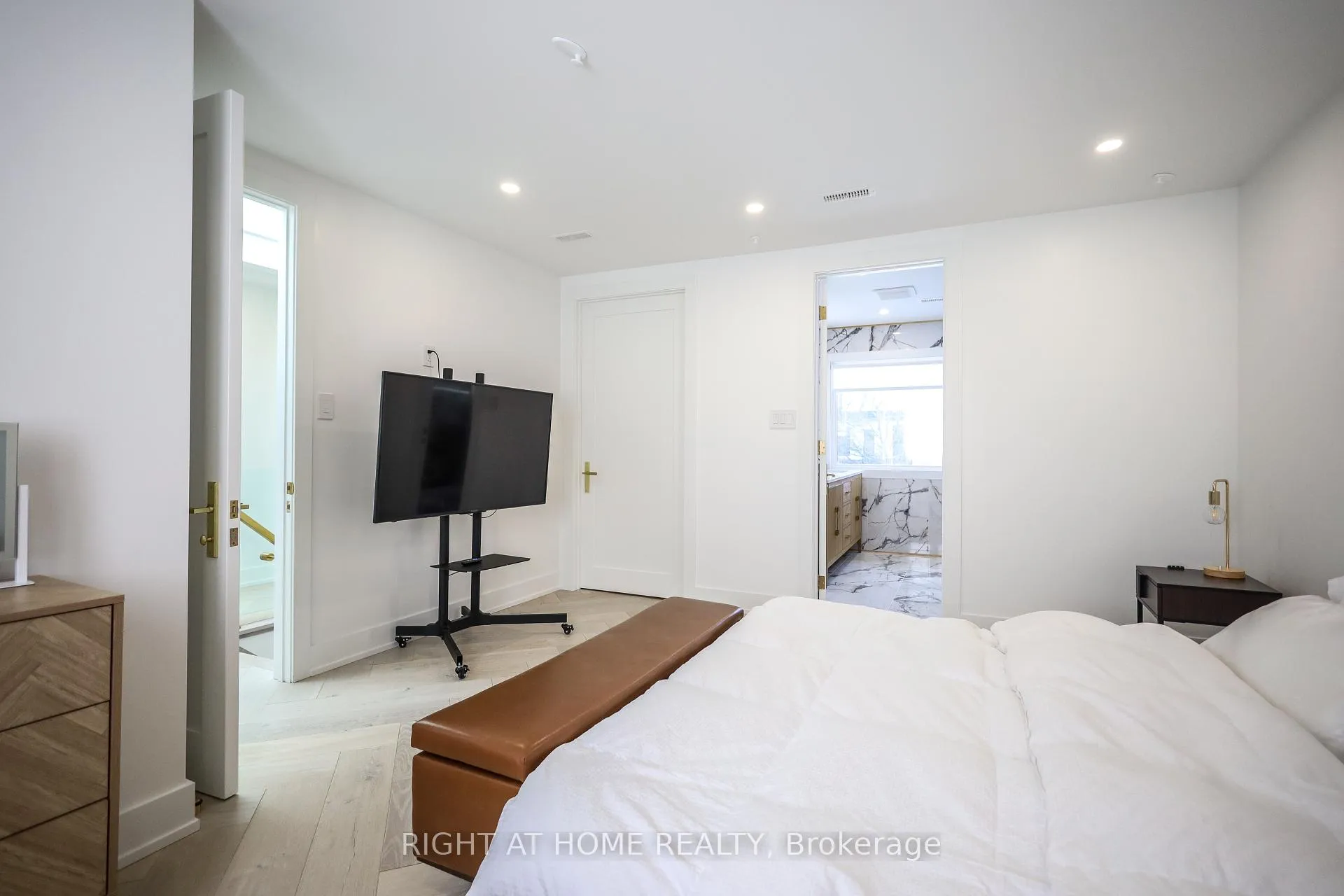 Photo 21 of 11 Sparta Road, North York, Maple Leaf — HOMEH