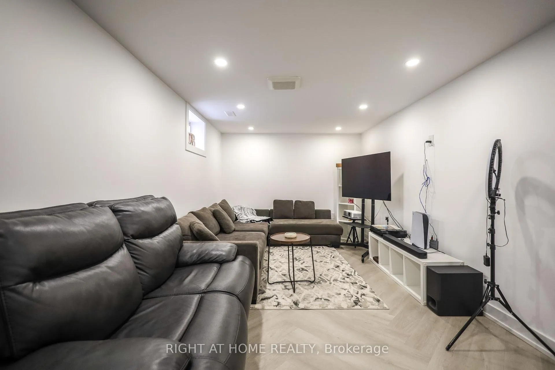 Photo 31 of 11 Sparta Road, North York, Maple Leaf — HOMEH