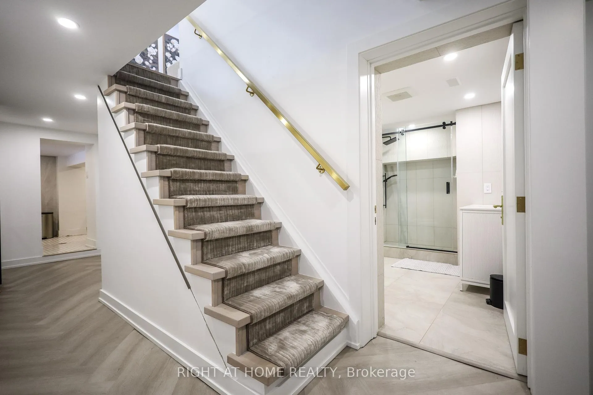 Photo 33 of 11 Sparta Road, North York, Maple Leaf — HOMEH