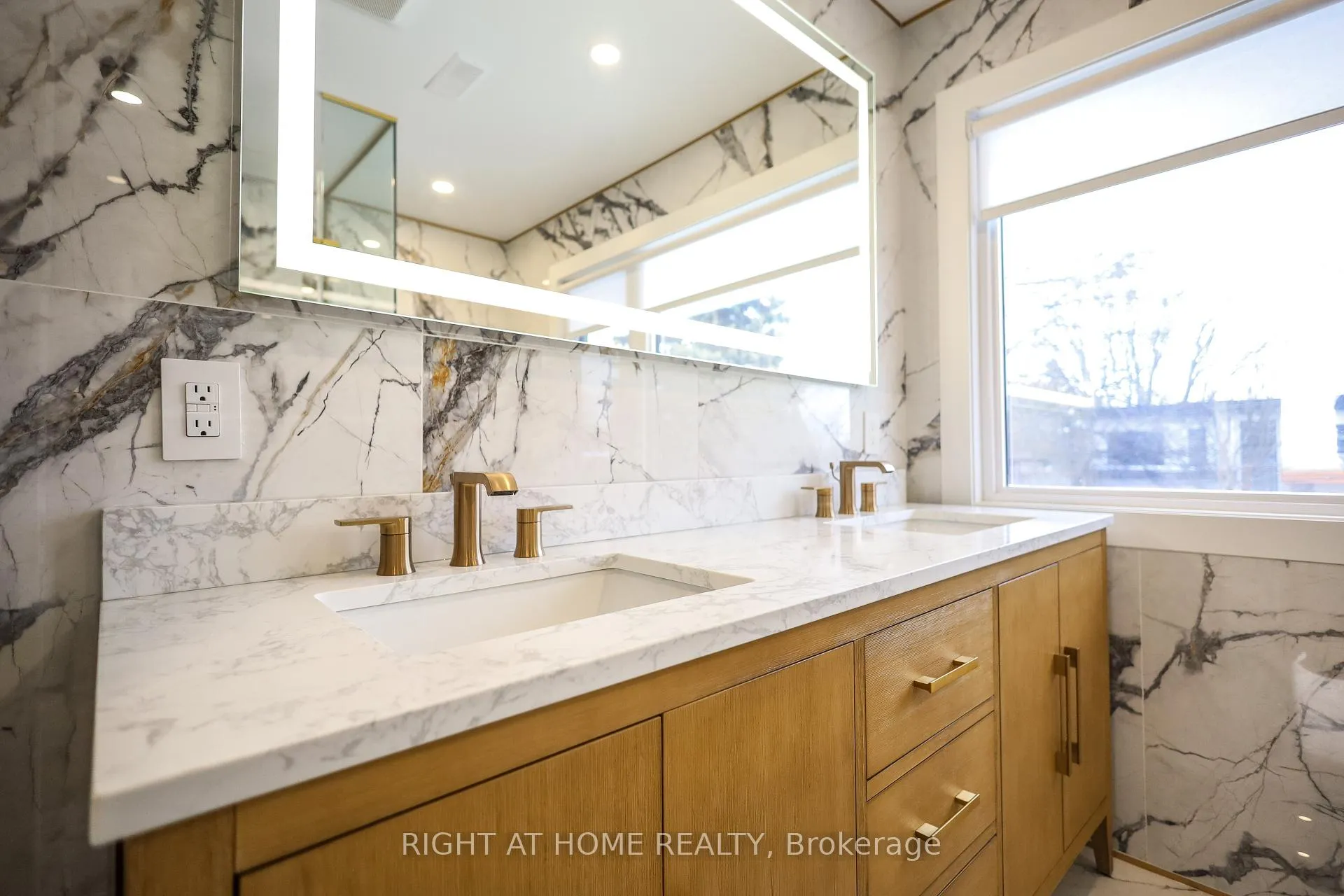 Photo 41 of 11 Sparta Road, North York, Maple Leaf — HOMEH