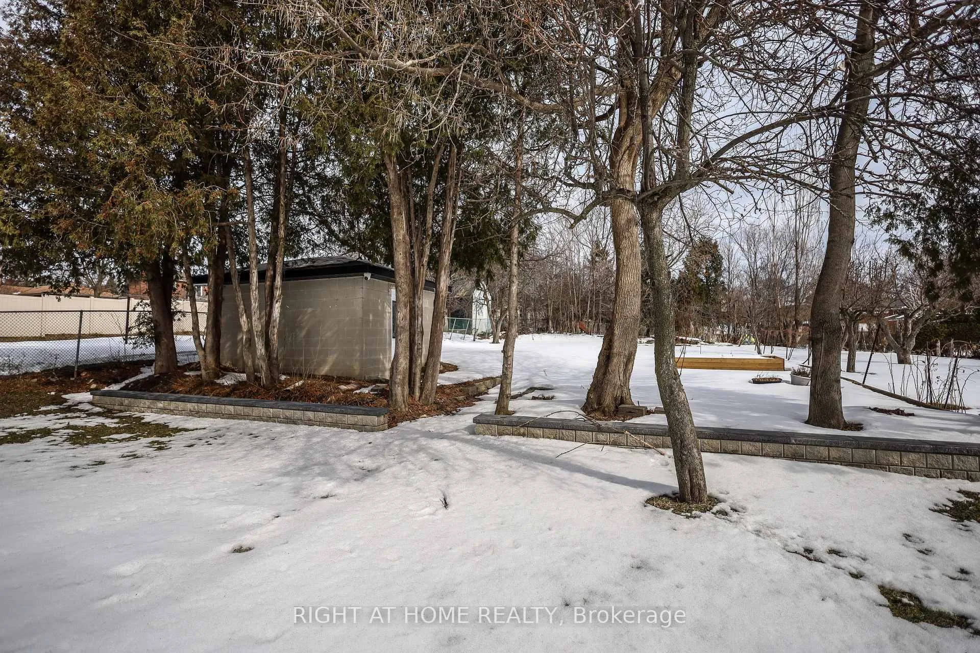 Photo 43 of 11 Sparta Road, North York, Maple Leaf — HOMEH
