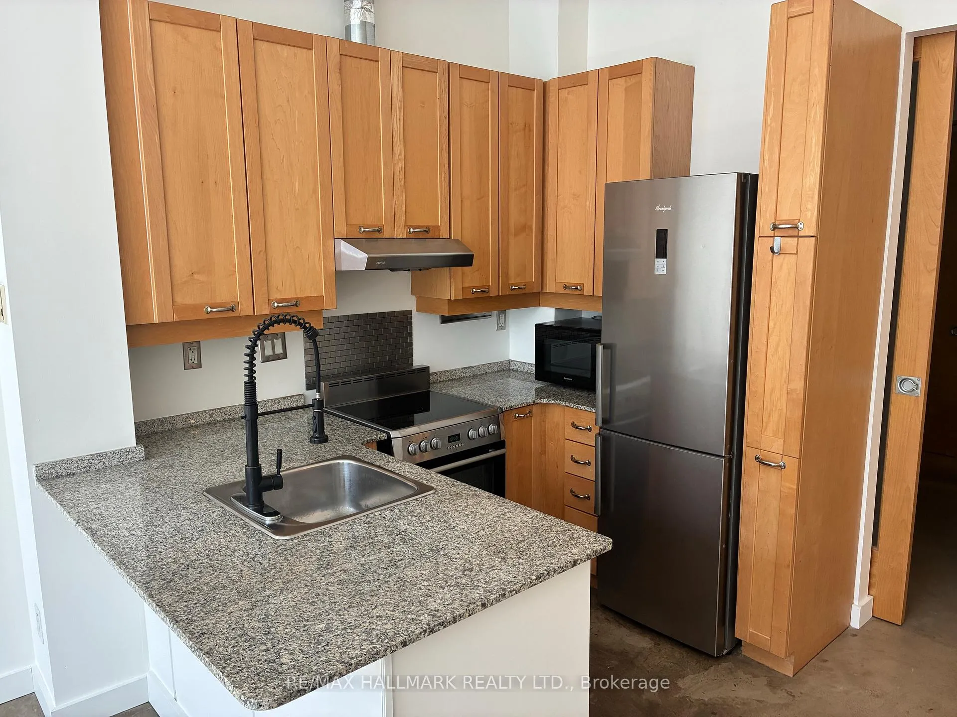 Photo 4 of Unit 404, 135 Dalhousie Street, Toronto, Church-Yonge Corridor — HOMEH