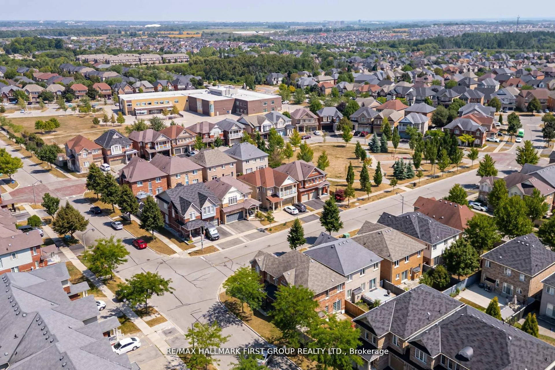 Photo 5 of 35 Elliottglen Drive, Ajax, Northeast Ajax — HOMEH