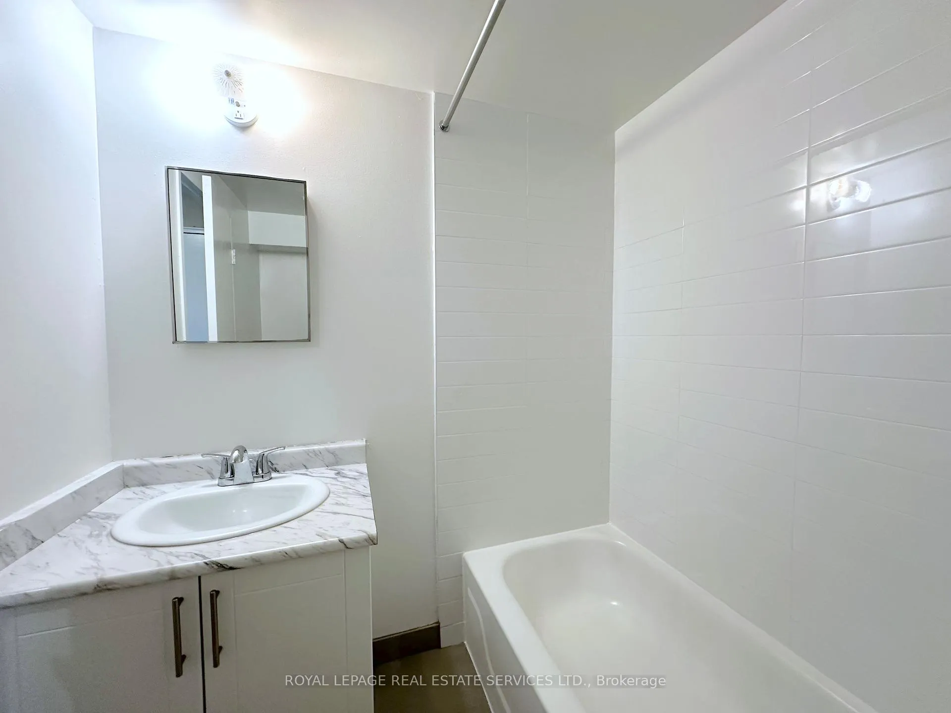 Photo 7 of Unit 103, 32 Carluke Crescent, North York, St. Andrew-Windfields — HOMEH