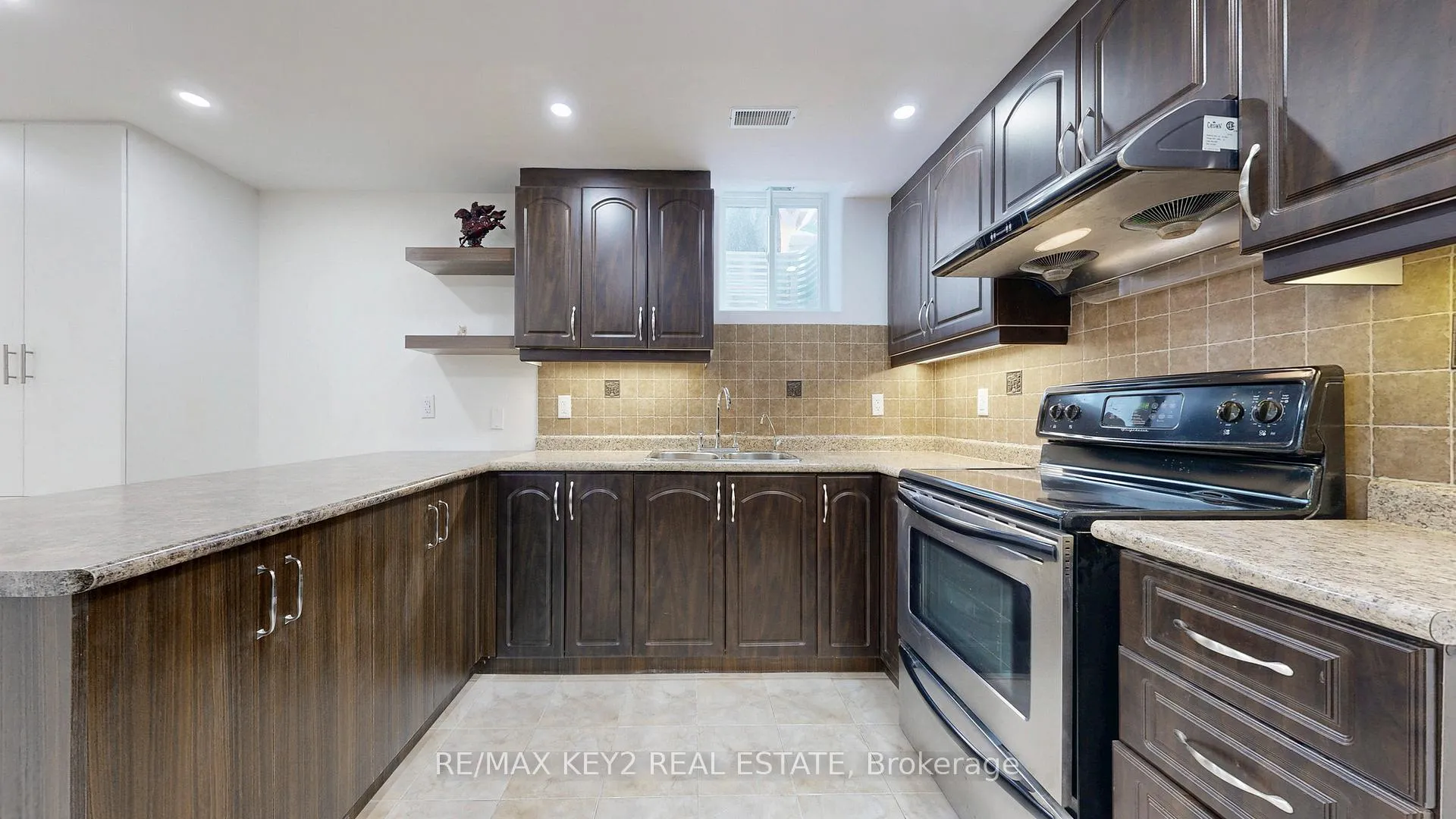Photo 4 of Unit BSMT, 54 Oakford Drive, Markham, Cachet — HOMEH