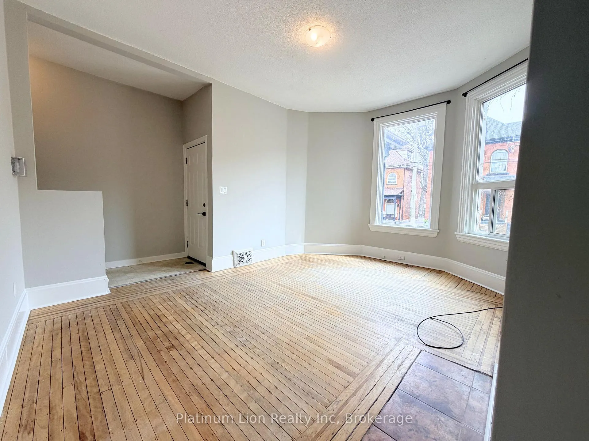 Photo 5 of Unit 1, 92 Grant Avenue, Hamilton, Stinson — HOMEH