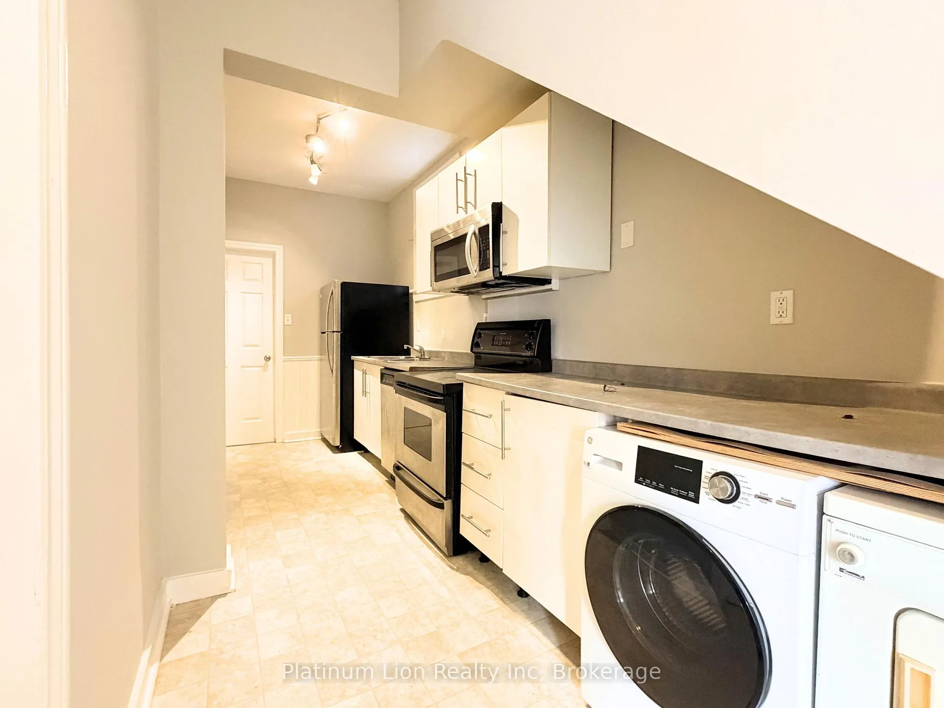 Photo 6 of Unit 1, 92 Grant Avenue, Hamilton, Stinson — HOMEH