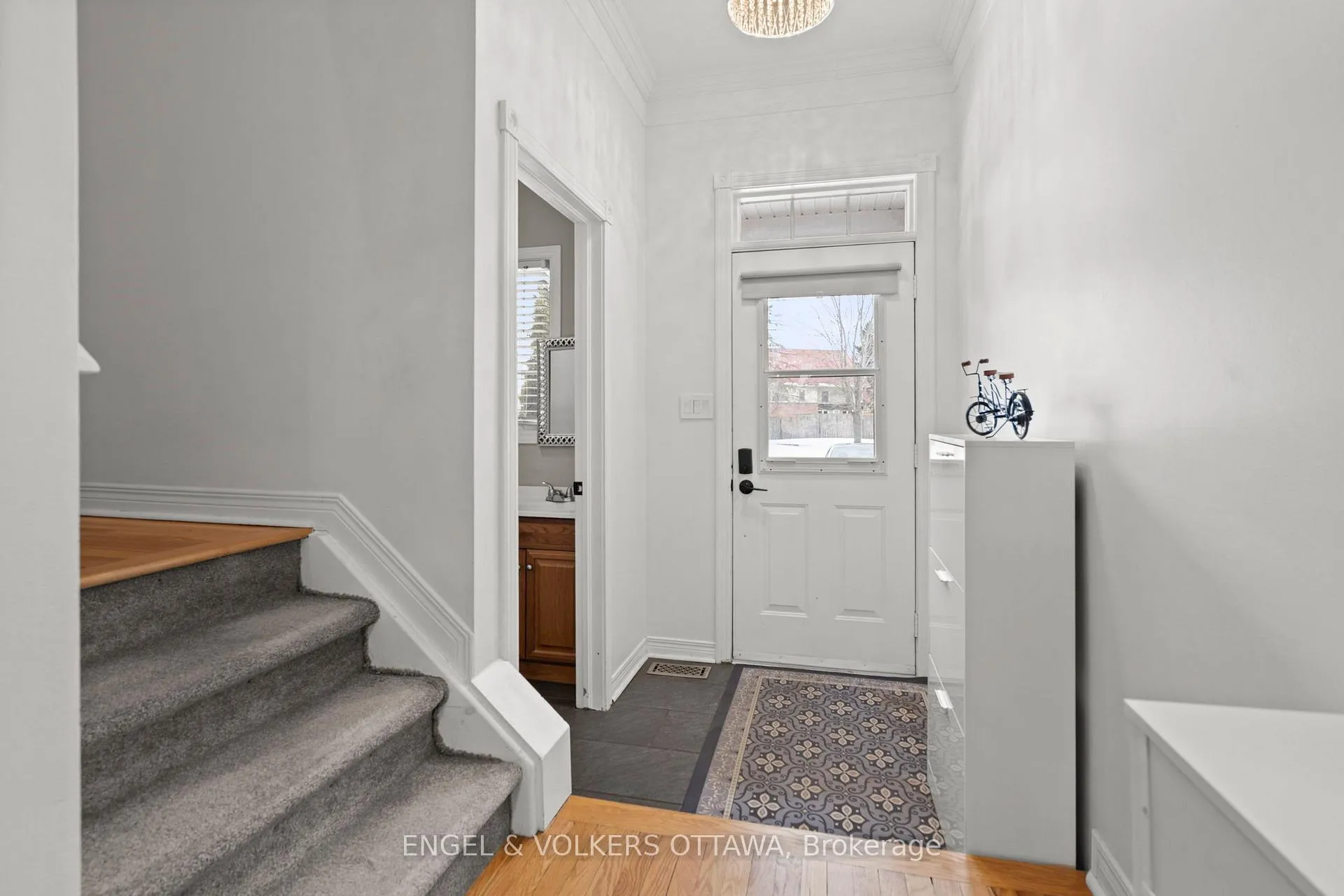 Photo 2 of 37 Laumann Court, Ottawa, Stittsville (Central) — HOMEH