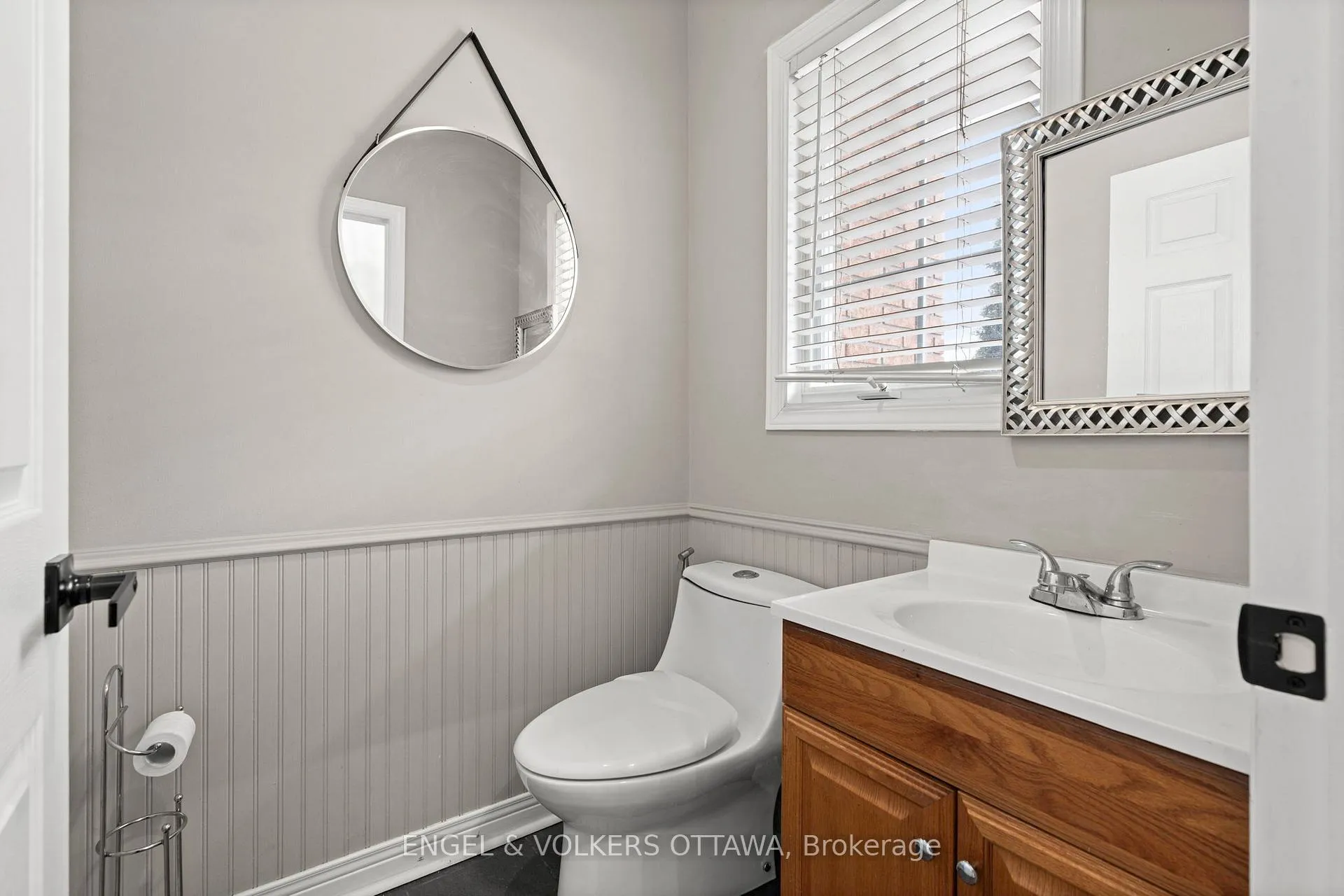Photo 3 of 37 Laumann Court, Ottawa, Stittsville (Central) — HOMEH
