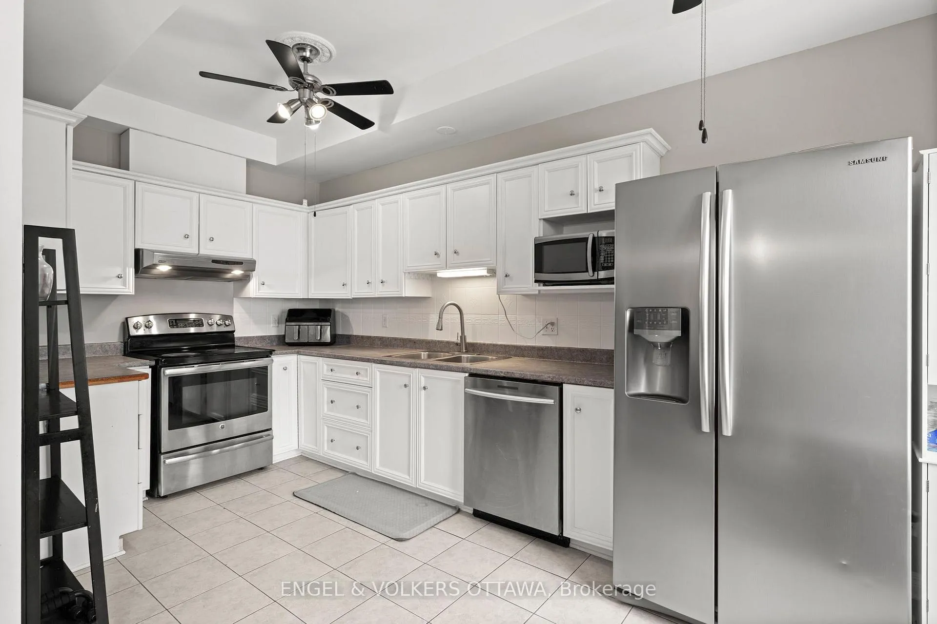 Photo 12 of 37 Laumann Court, Ottawa, Stittsville (Central) — HOMEH