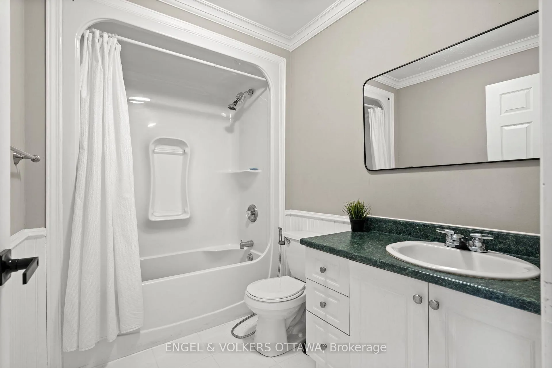 Photo 20 of 37 Laumann Court, Ottawa, Stittsville (Central) — HOMEH