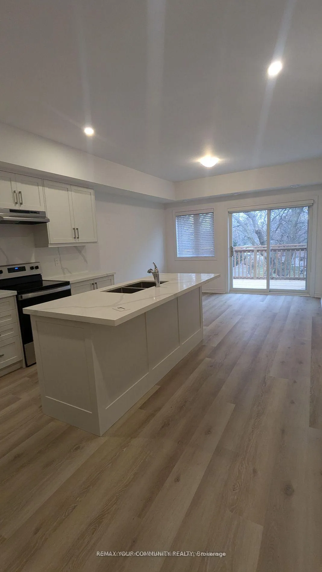 Photo 2 of Unit 2nd Floor, 9 Biscayne Boulevard, Georgina, Keswick South — HOMEH