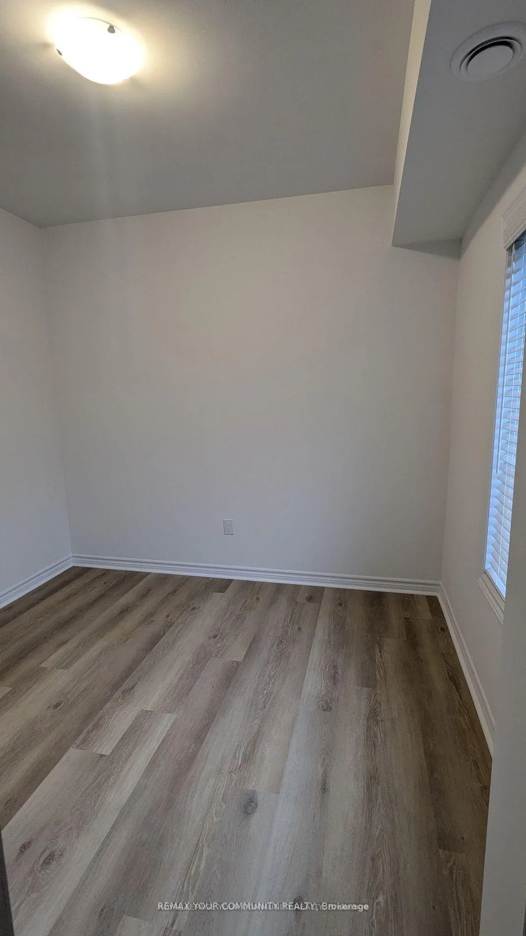 Photo 8 of Unit 2nd Floor, 9 Biscayne Boulevard, Georgina, Keswick South — HOMEH