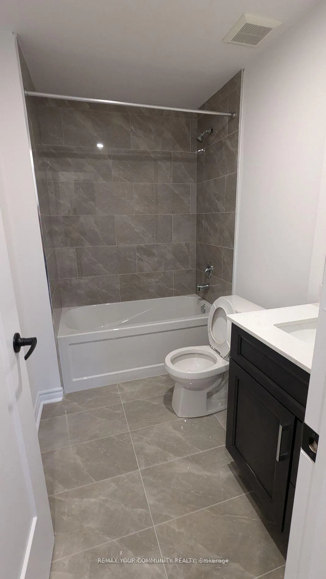 Photo 9 of Unit 2nd Floor, 9 Biscayne Boulevard, Georgina, Keswick South — HOMEH