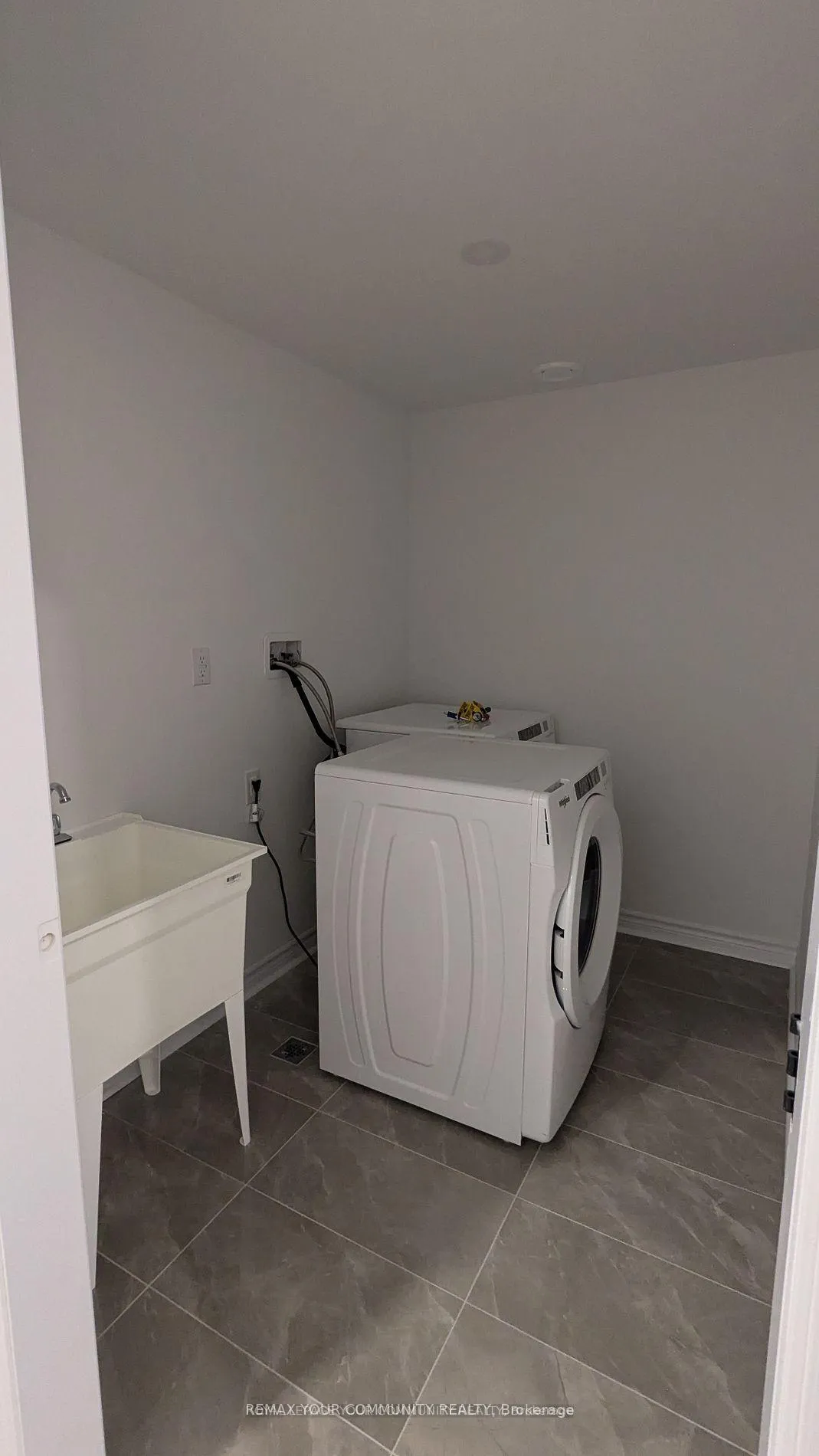 Photo 10 of Unit 2nd Floor, 9 Biscayne Boulevard, Georgina, Keswick South — HOMEH